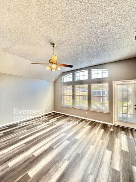 Building Photo - 1608 Willow Creek