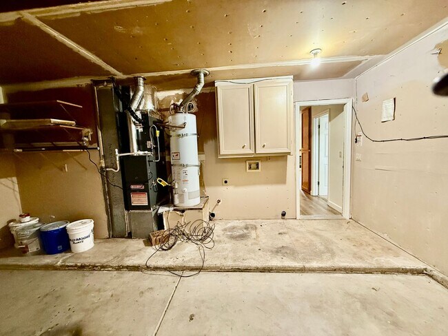 Building Photo - Nice home available immediately