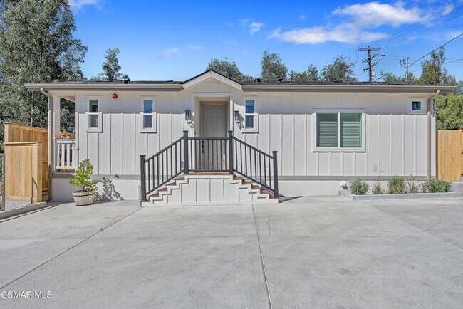 Building Photo - 313 Raymond St