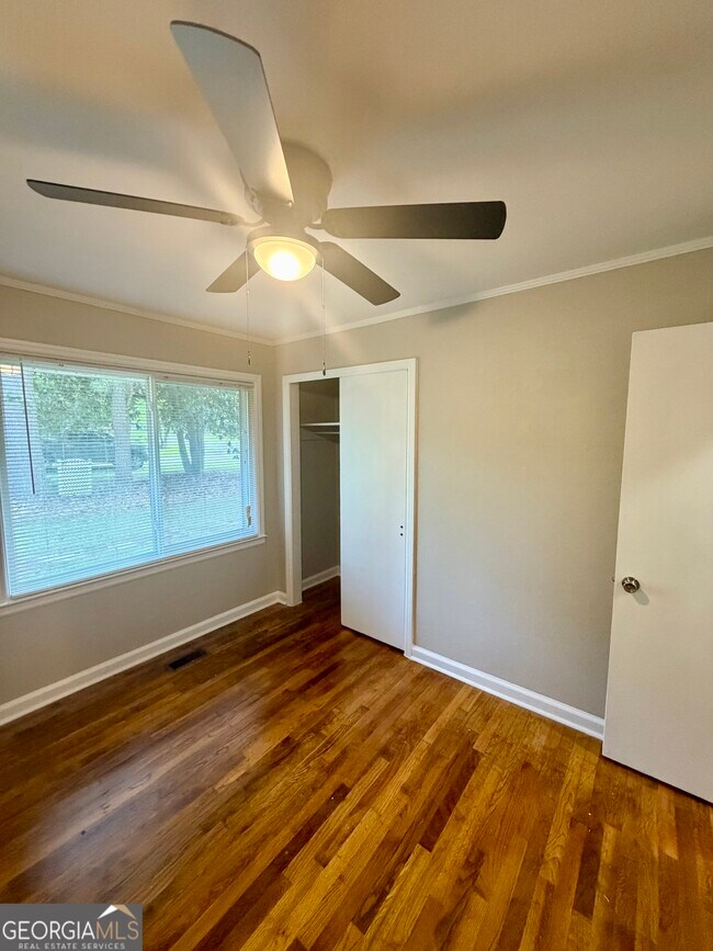 Building Photo - 1301 Smoak Ave