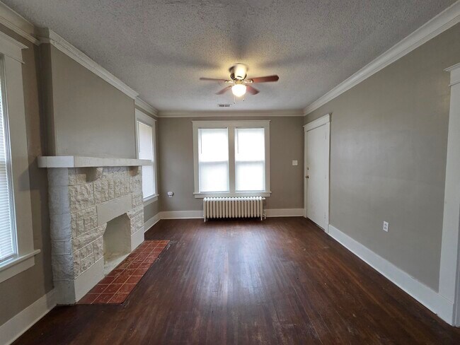 Building Photo - 637 N Willett St