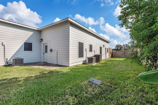 Building Photo - 7900 Fm-2354