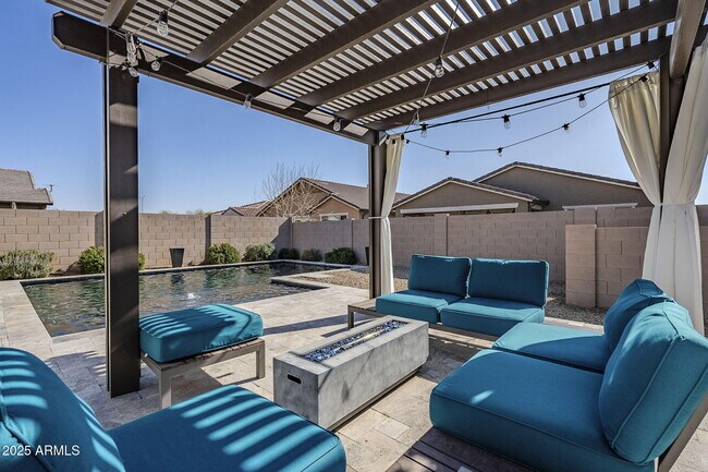 Building Photo - 9935 E Thornbush Ave