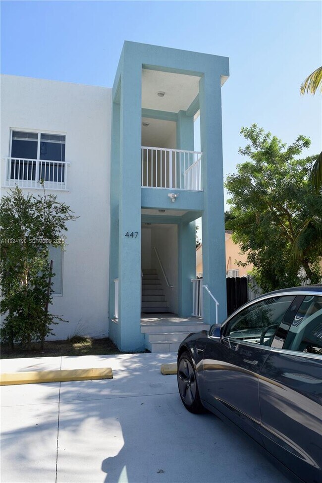 Building Photo - 435 SW 78th Ct