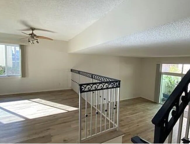 Building Photo - 423 2nd St