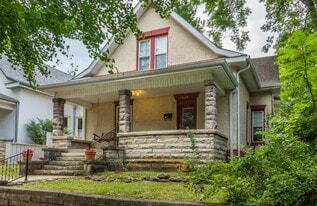 Building Photo - 628 University