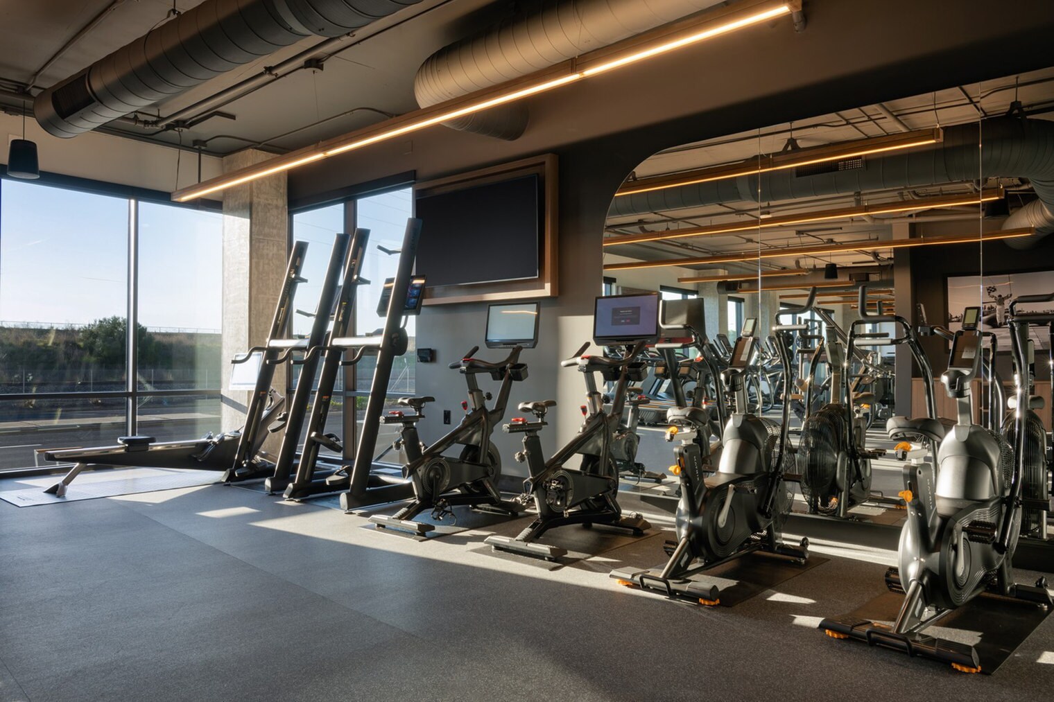 Building Photo - 2333 Calle Del Mundo