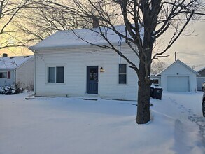 Building Photo - VIDEOTOUR: 3-Bedroom Country home with Garage and more! PETS WELCOME