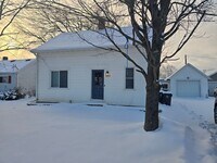 Building Photo - VIDEOTOUR: 3-Bedroom Country home with Garage and more! PETS WELCOME