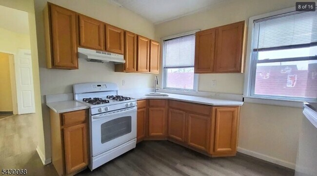 Building Photo - 173 Belleville Ave