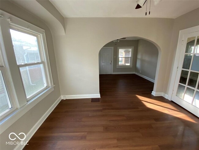 Building Photo - 905 N Emerson Ave