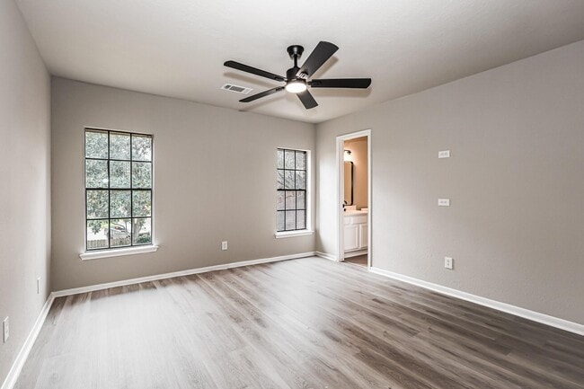 Building Photo - 18703 Evergreen Falls Dr