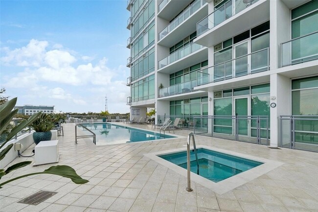 Building Photo - 101 S Eola Dr