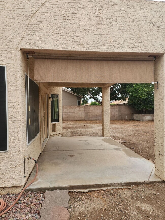 Building Photo - "Spacious 4-Bedroom Glendale Gem with Granite Elegance - 2018 Sq Ft of Comfort!"