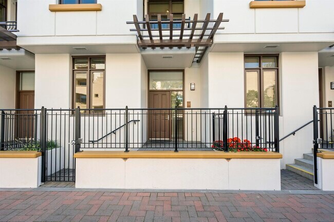 Building Photo - 700 W Harbor Dr