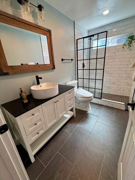 Building Photo - 5868 Lean Way