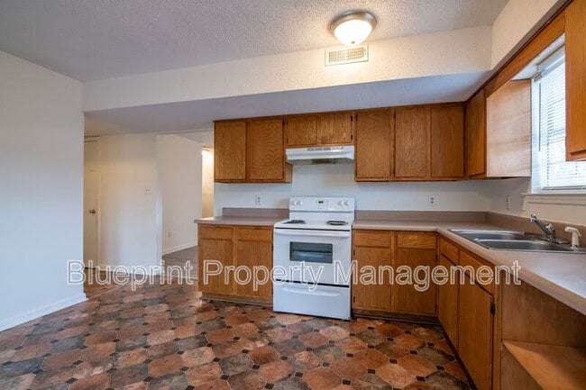 Building Photo - 1722 6th Pl Cir NW