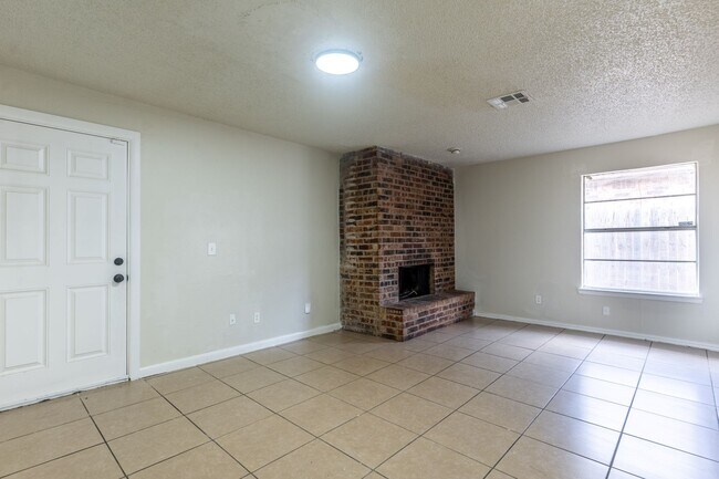 Building Photo - 4 Bedroom Rent to Own Home Available!