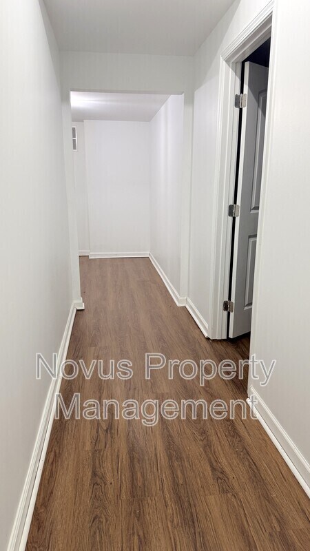 Building Photo - 3395 Woodlake Ln