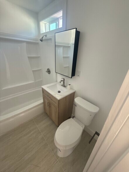 Building Photo - 5661 California Ave