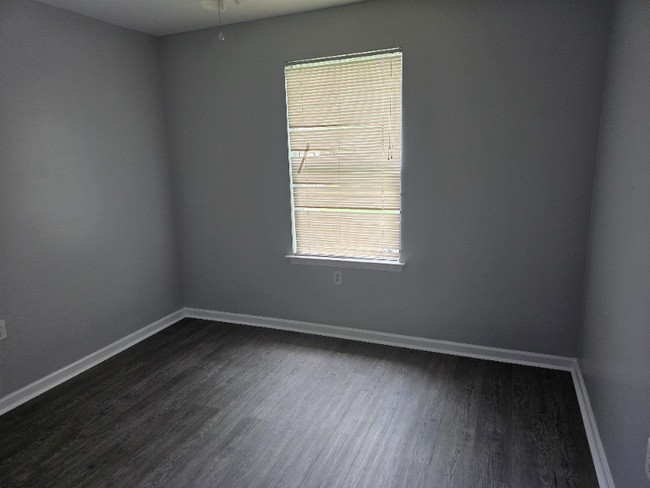 Building Photo - 4416 Rhodes Dr