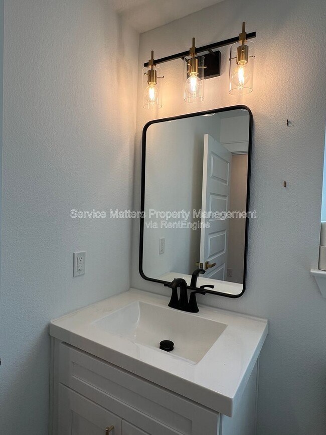 Building Photo - 3241 Damon Dr