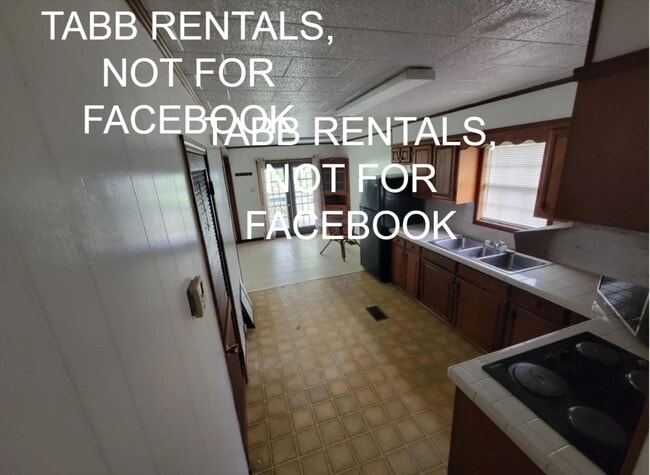 Building Photo - 278 Eves St