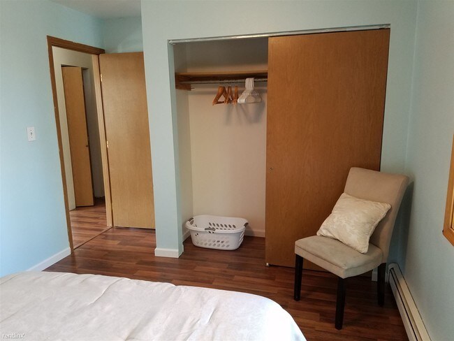 Building Photo - 2 br, 1 bath 4plex - 4834 Da Niece St Apar...