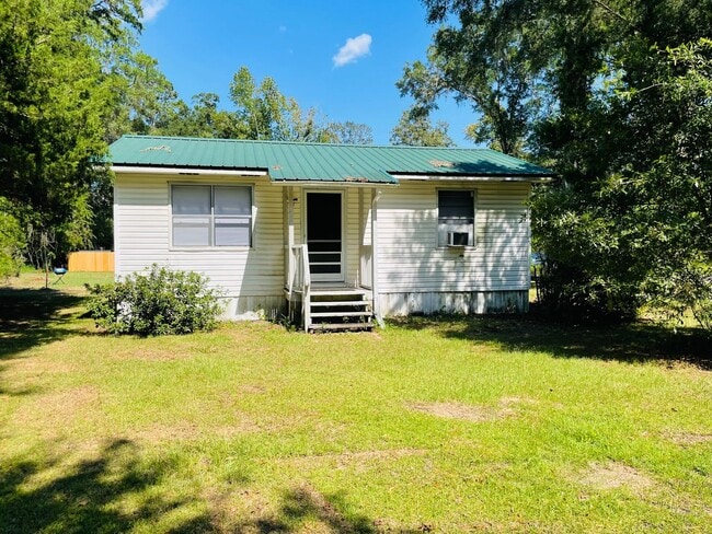 Building Photo - Spooktacular October Deal! Cozy 2BR/1BA fo...