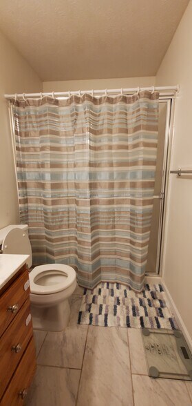 Master Bath Room - 7392 Ridgepoint Dr