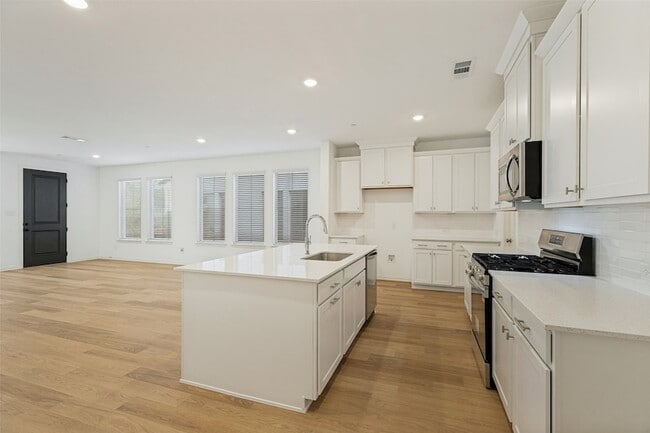 Building Photo - 4766 Lunker St