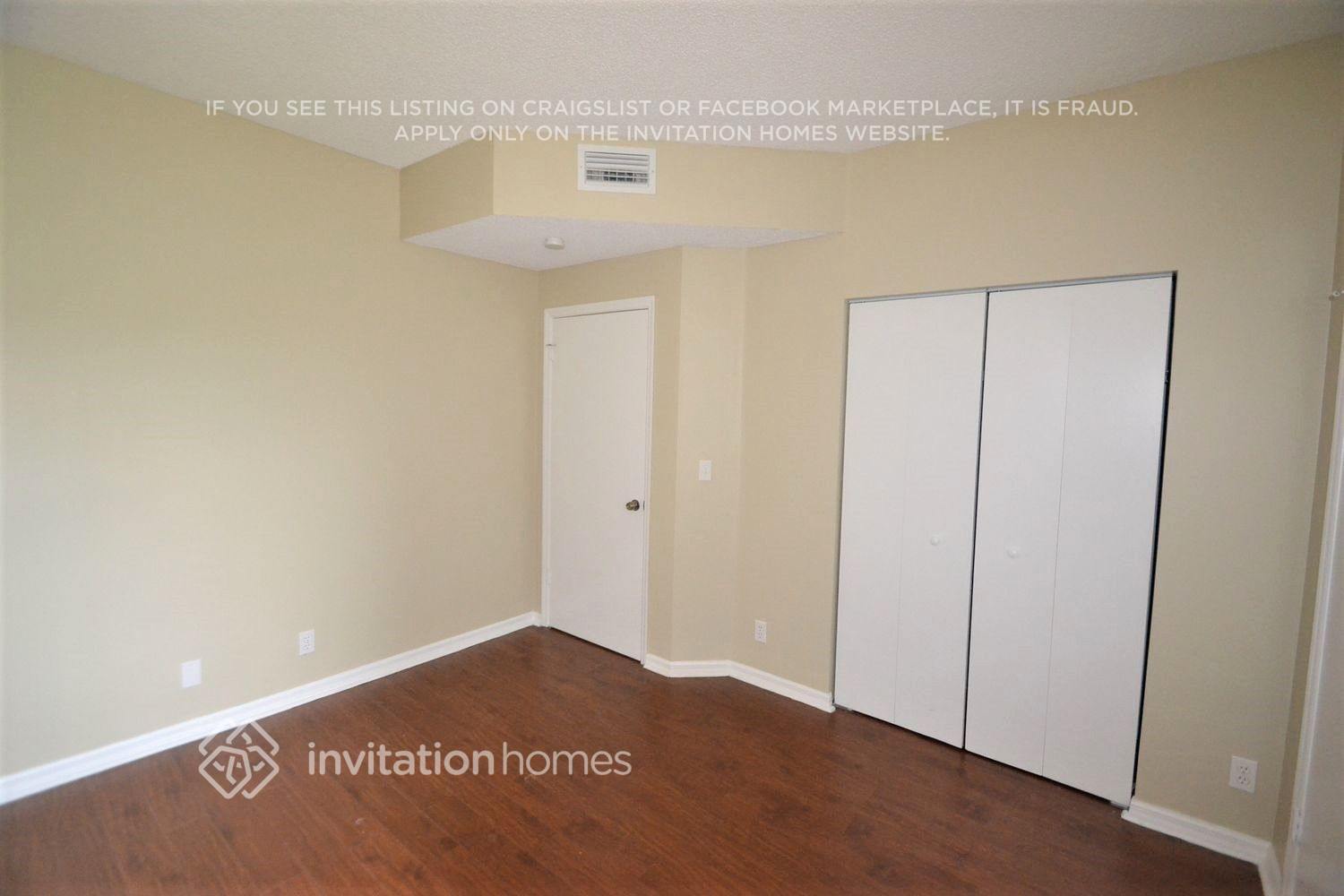 Building Photo - 1136 Sorrento Dr