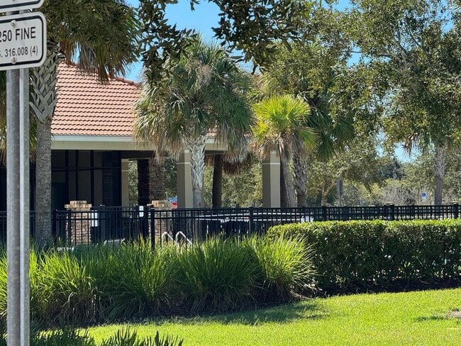 Building Photo - 2091 Bent Grass Ave