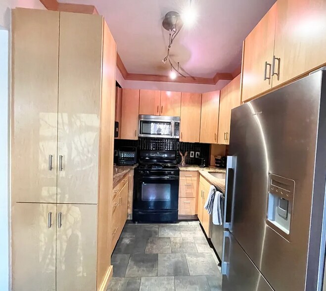 Building Photo - 45 Hemenway St