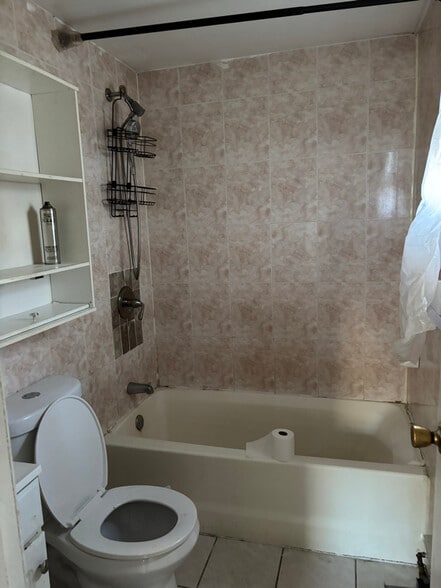 Building Photo - 117-01 201 Pl