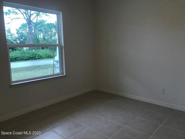 Building Photo - 750 August St SE