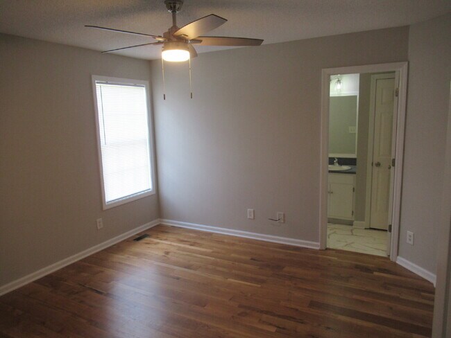 Building Photo - 802 Horseshoe Lake Rd