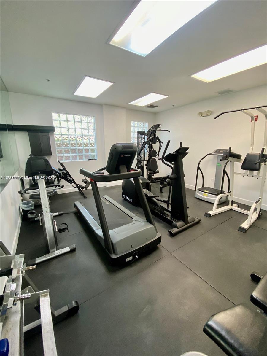 Building Photo - 2630 SW 28th St