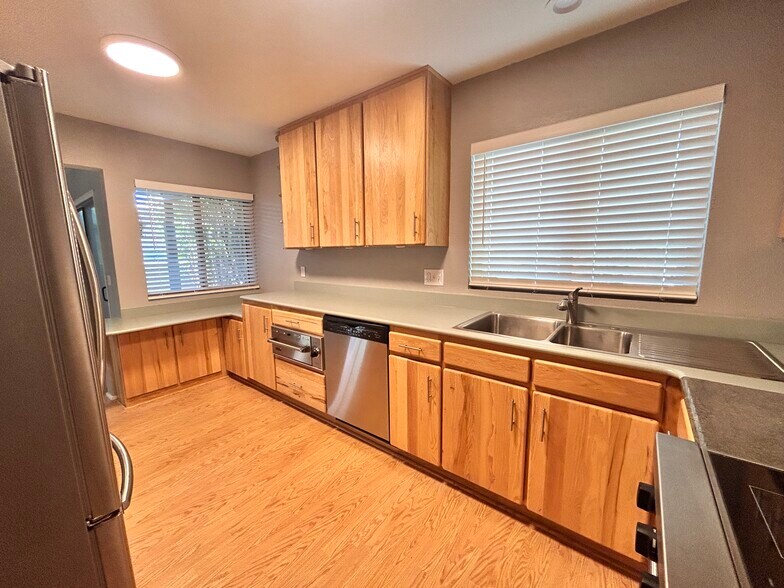 Building Photo - 5444 N La Casita Dr