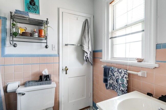 Building Photo - 4524 Fitzhugh Ave