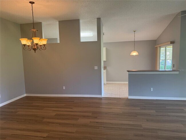 Building Photo - 2217 Brookfield Greens Cir