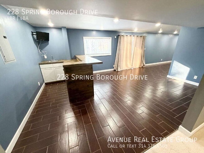 Building Photo - 228 Spring Borough Dr