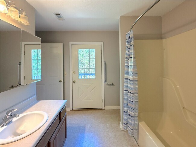 Building Photo - 28 Hickory Cir