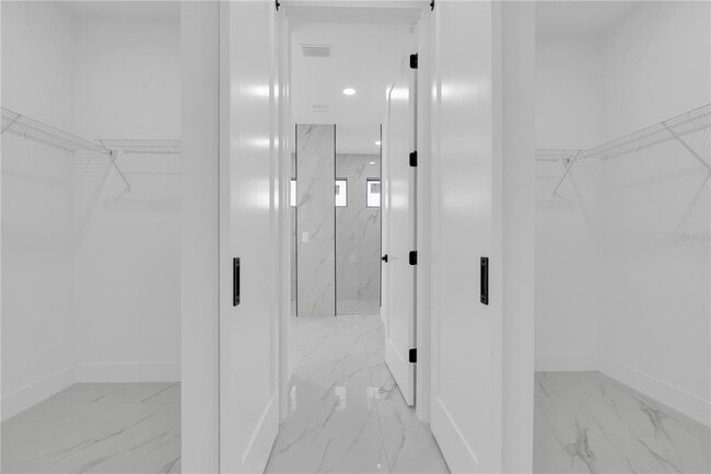 Building Photo - 358 Vitorio St