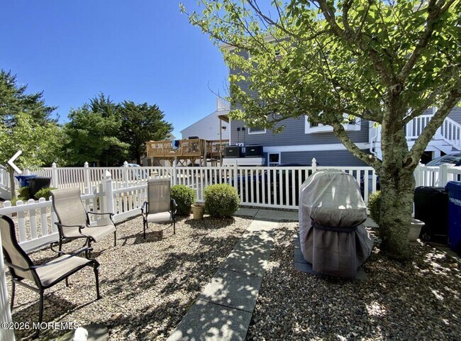 Building Photo - 10 SE Central Ave