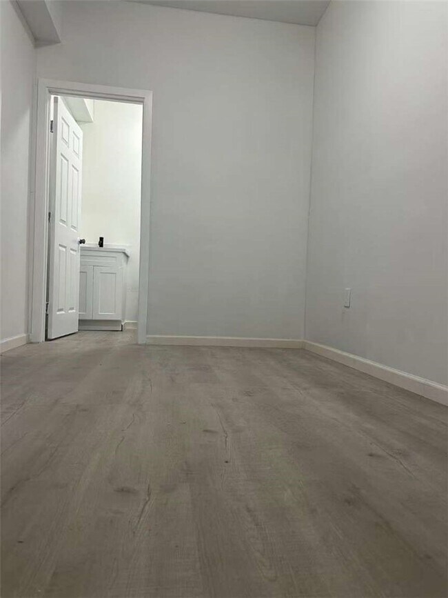 Building Photo - 1010 W Wilson St