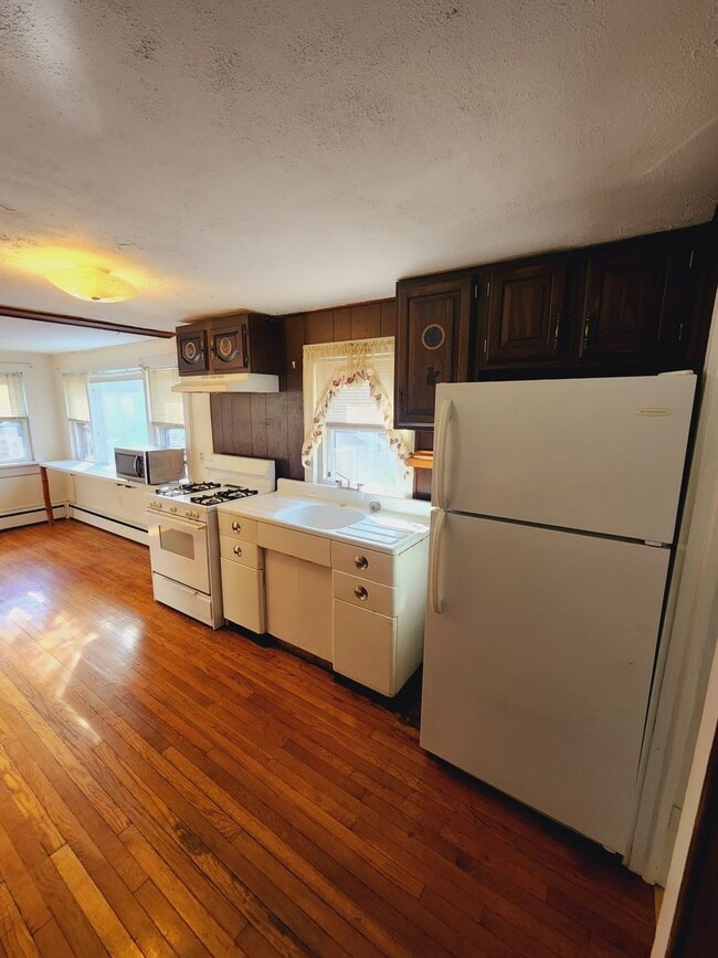 Building Photo - 877-877 Lower Swiftwater Rd