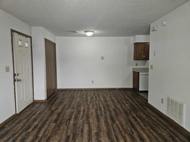 Building Photo - 115 Holly Dr