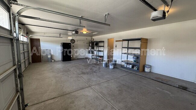 Building Photo - 491 W Ebony Way