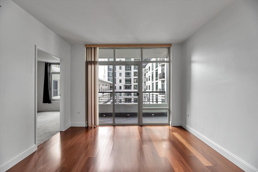 Building Photo - 425 W Beech St